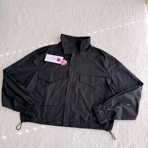 Yogalicious Radiant Commuter Woven Crop Cinch Hem Black WindBreaker, Pockets, M